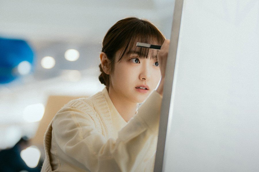Kim Hye Joon Pursues Her Ultimate Fangirl Dream In New Drama “My Bias, My Boss” Kim Hye Joon Pursues Her Ultimate Fangirl Dream In New Drama “My Bias, My Boss”