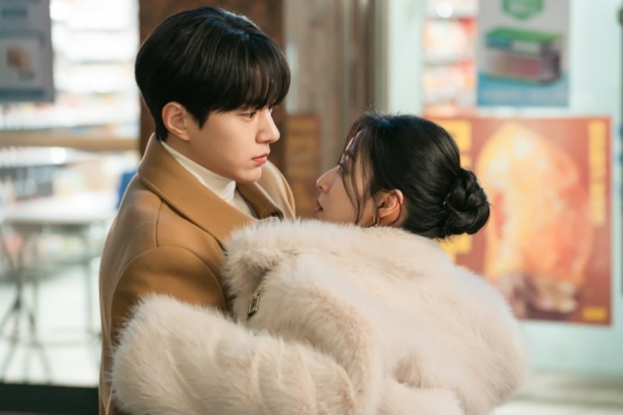 Kim Myung Soo And Kang Min Ah Get Close In “Love In Sync” Kim Myung Soo And Kang Min Ah Get Close In "Love In Sync"