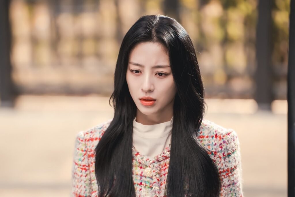 Kim Myung Soo’s Sudden Disappearance Plunges Kang Min Ah Into Despair On “Love In Sync” Kim Myung Soo's Sudden Disappearance Plunges Kang Min Ah Into Despair On "Love In Sync"