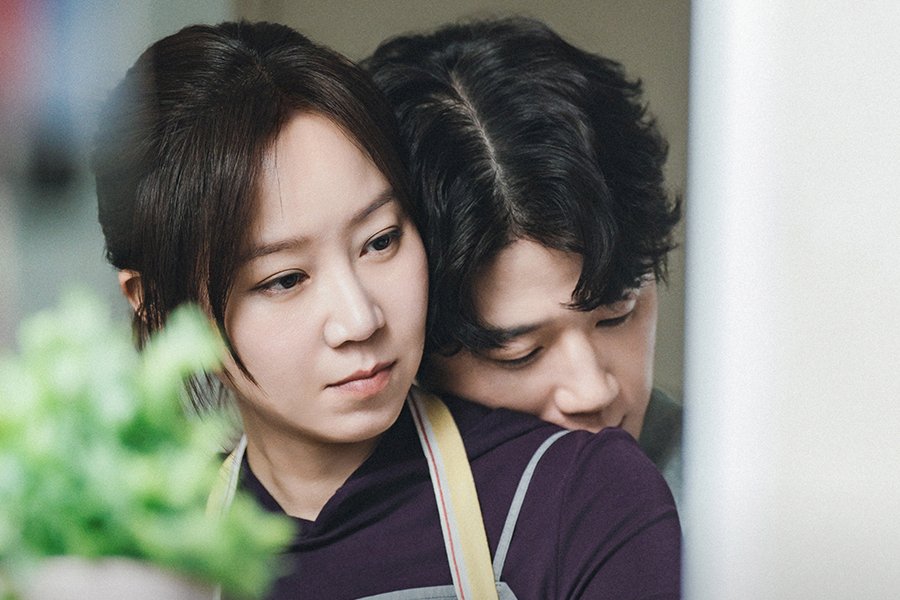 Kong Hyo Jin And Jung Jun Won's Sweet Married Life Is Tested By A Dangerous Secret In "A Bona Fide Killer"