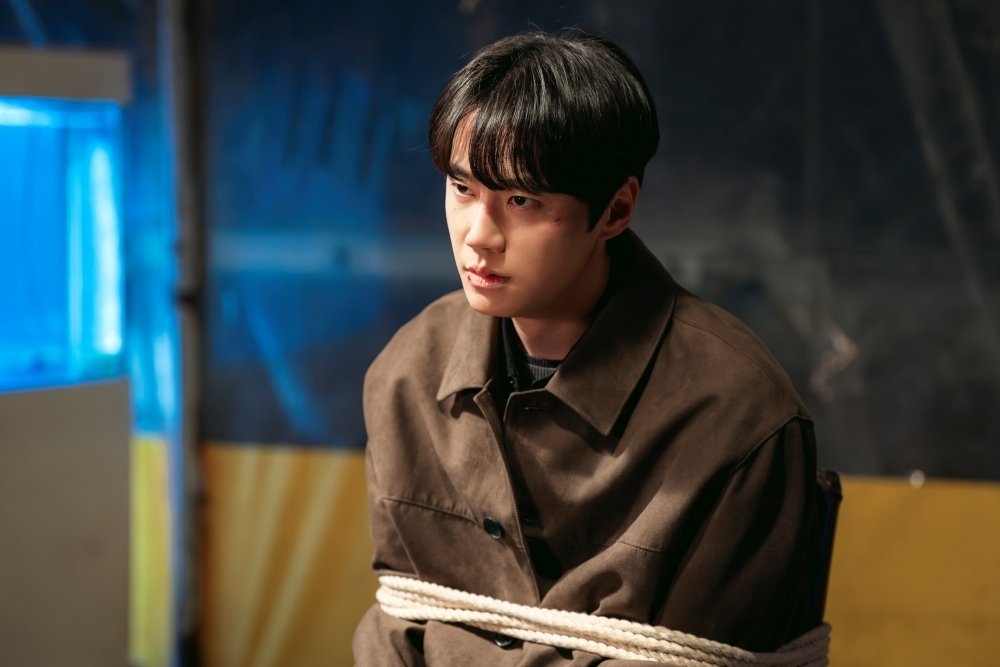 Lee Jun Young Falls Into A Trap In "Reborn Rookie"