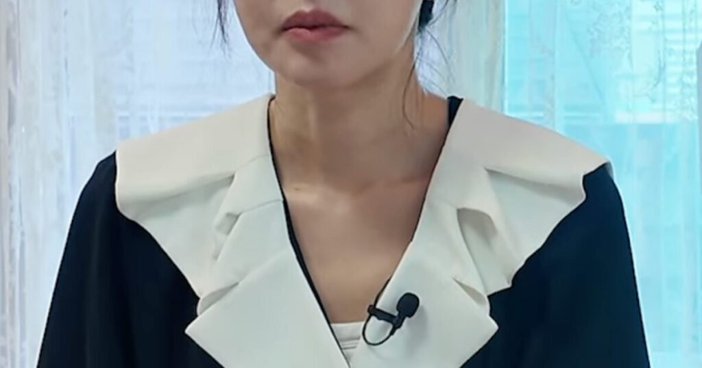 Model-Turned-TV Star Works Restaurant Job While Raising Son Alone After Divorce From Idol Ex-Husband Model-Turned-TV Star Works Restaurant Job While Raising Son Alone After Divorce From Idol Ex-Husband