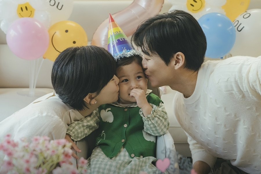 Namkoong Min And Lee Seol Celebrate Their Daughter’s Birthday Together In “The Husband” Namkoong Min And Lee Seol Celebrate Their Daughter’s Birthday Together In “The Husband”
