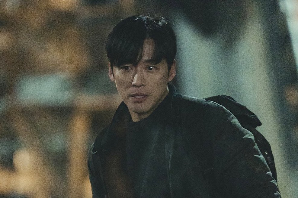 Namkoong Min Faces Off Against The Police In "The Husband"