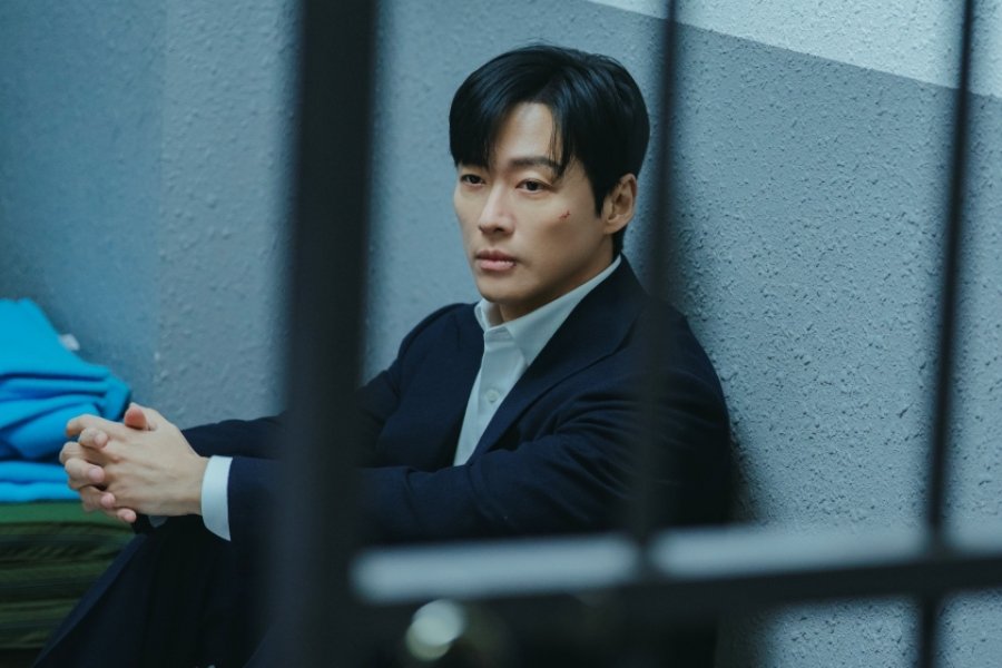 Namkoong Min Is Arrested For His Wife's Kidnapping In "The Husband"