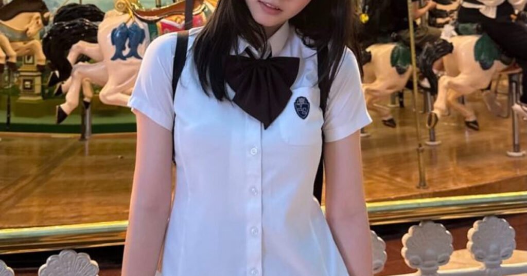 NewJeans Haerin’s Lookalike Coolly Counters Malicious Plastic Surgery Comment NewJeans Haerin's Lookalike Coolly Counters Malicious Plastic Surgery Comment