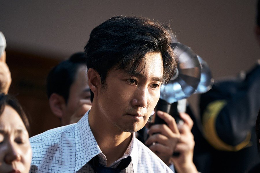 Park Hae Il Embodies The Resolve Of A Newspaper Editor Pursuing The Truth In New Film “Assassins”