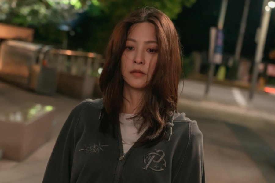 Park Se Young’s Expression Hardens After A Tense Late-Night Confrontation In “Family Register” Park Se Young's Expression Hardens After A Tense Late-Night Confrontation In "Family Register"