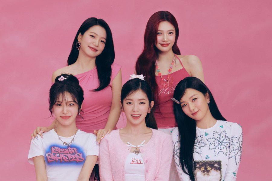 Red Velvet Unveils New Design Of Official Light Stick