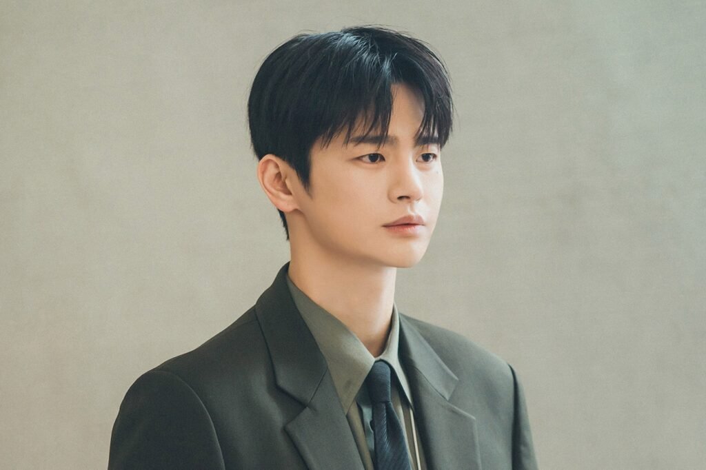 Seo In Guk Faces Career Crisis After Going Public With His Relationship In “See You At Work Tomorrow!” Seo In Guk Faces Career Crisis After Going Public With His Relationship In "See You At Work Tomorrow!"