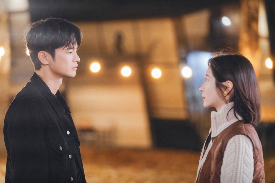 Seo In Guk Tries To Stop Park Ji Hyun From Leaving In “See You At Work Tomorrow!”