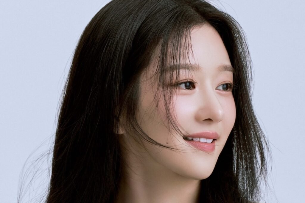 Seo Yea Ji Signs With New Agency Seo Yea Ji Signs With New Agency