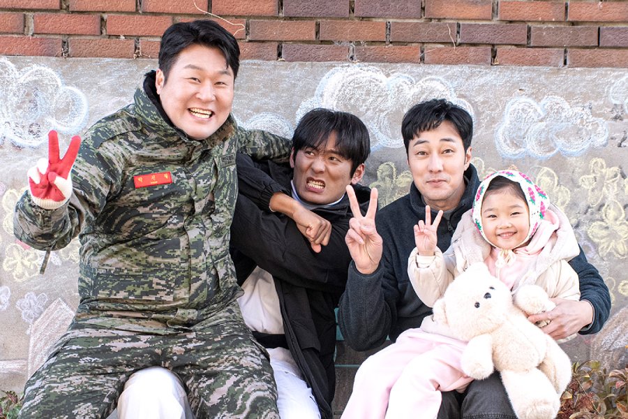 So Ji Sub, Choi Dae Hoon, And Yoon Kyung Ho Smile Brightly For A Photo In “Agent Kim Reactivated” Flashback