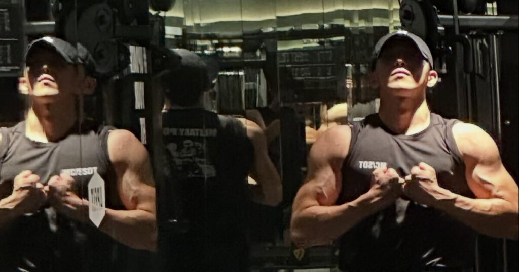 Top Korean Actor Shows Off His Impressive Muscles