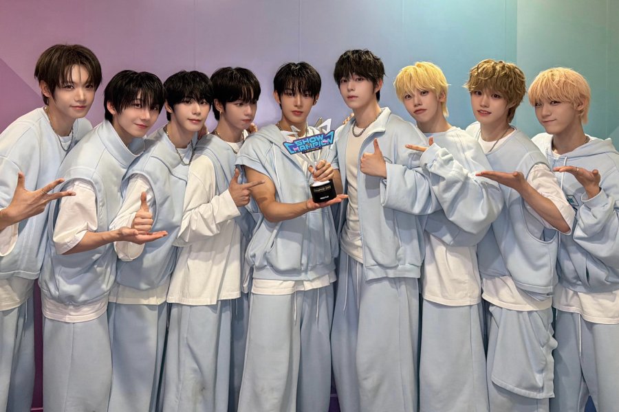 Watch: AHOF Takes 1st Win For "RUN TO YOU" On "Show Champion"; Performances By RESCENE, VAYONN, And More
