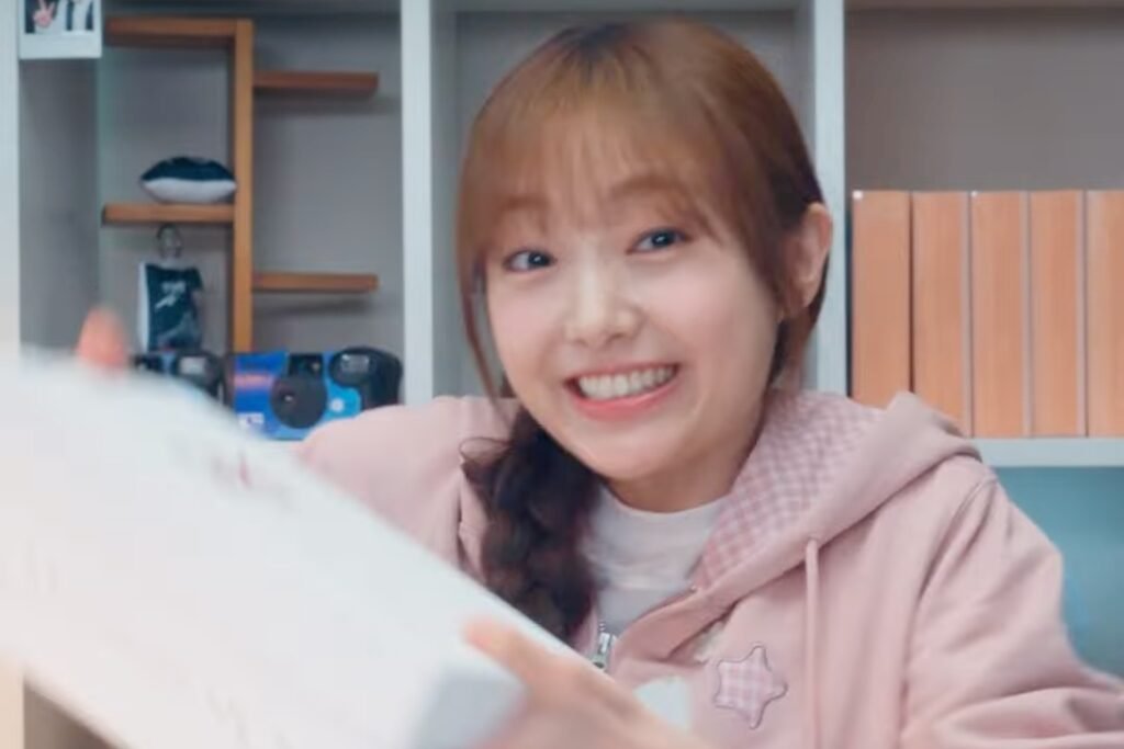 Watch: Kim Hye Joon Unboxes Light Stick And Photocards Of Her Future Boss In “My Bias, My Boss” Teaser Watch: Kim Hye Joon Unboxes Light Stick And Photocards Of Her Future Boss In "My Bias, My Boss" Teaser