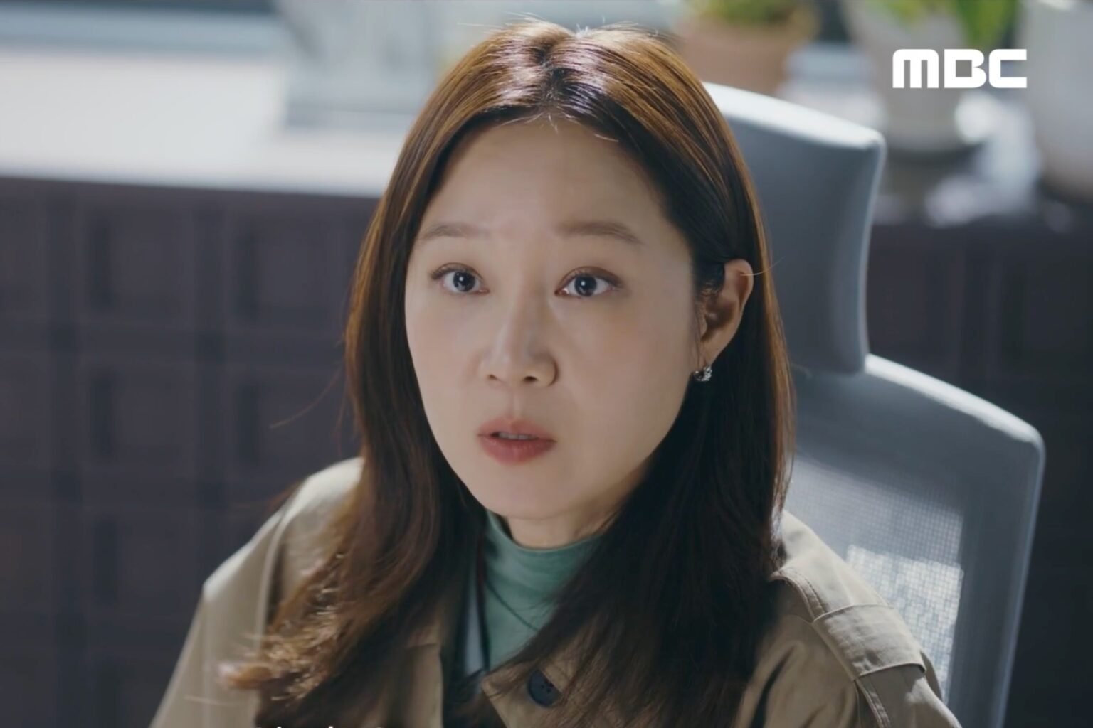 Watch: Kong Hyo Jin Is An Assassin Whose Schedule Revolves Around Picking Up Her Kid In “A Bona Fide Killer” Preview Watch: Kong Hyo Jin Is An Assassin Whose Schedule Revolves Around Picking Up Her Kid In "A Bona Fide Killer" Preview