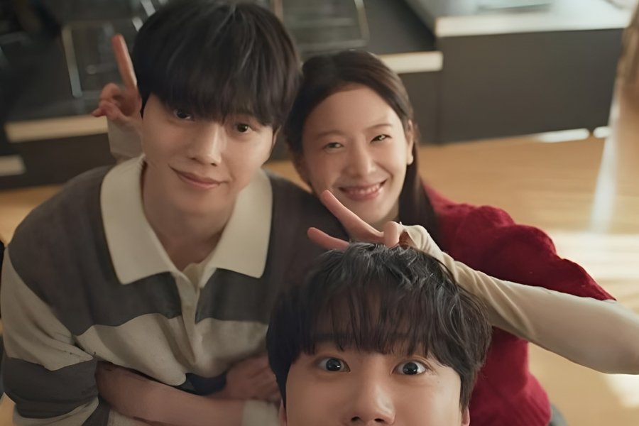 Song Kang, Lee Jun Young, And Jang Gyuri Form A Special Friendship Through Music In “Four Hands, Two Sonatas” Song Kang, Lee Jun Young, And Jang Gyuri Form A Special Friendship Through Music In “Four Hands, Two Sonatas”