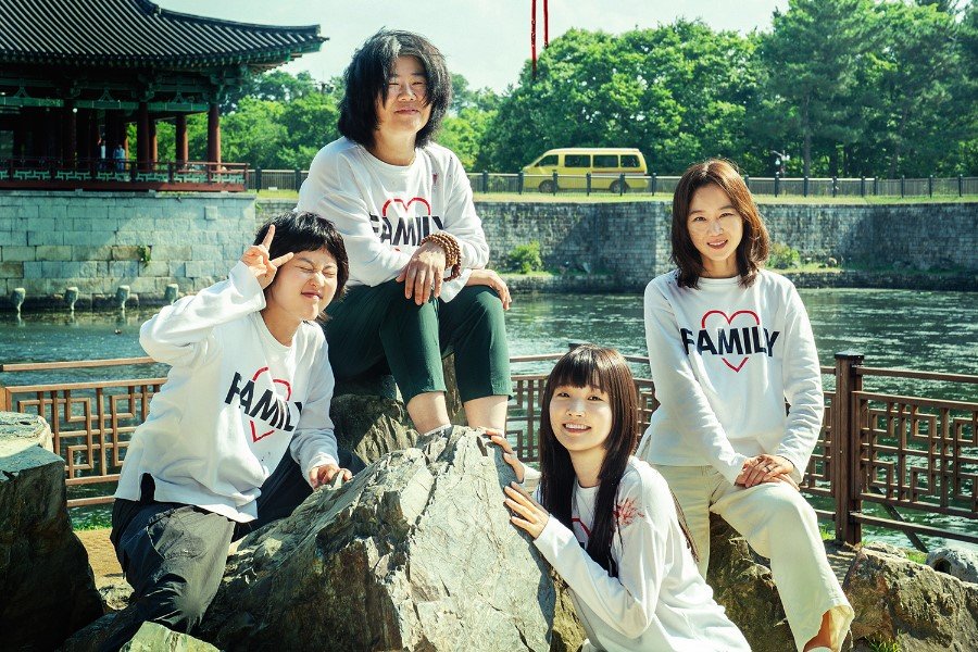 3 Reasons To Anticipate Lee Jung Eun And Kong Hyo Jin’s Upcoming Film “The Journey To Gyeongju”