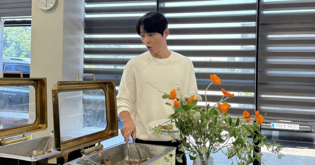 Actor Song Joong Ki Bounces Back From "Aging Visual" Controversy