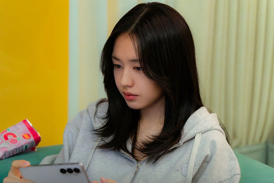 Ahn Eun Jin Struggles To Advance Her Career As A Film Director In New Drama “A Love Other Than Yours”