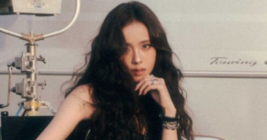 BLACKPINK’s Jisoo Posts Honest Message to Fans Following Controversy