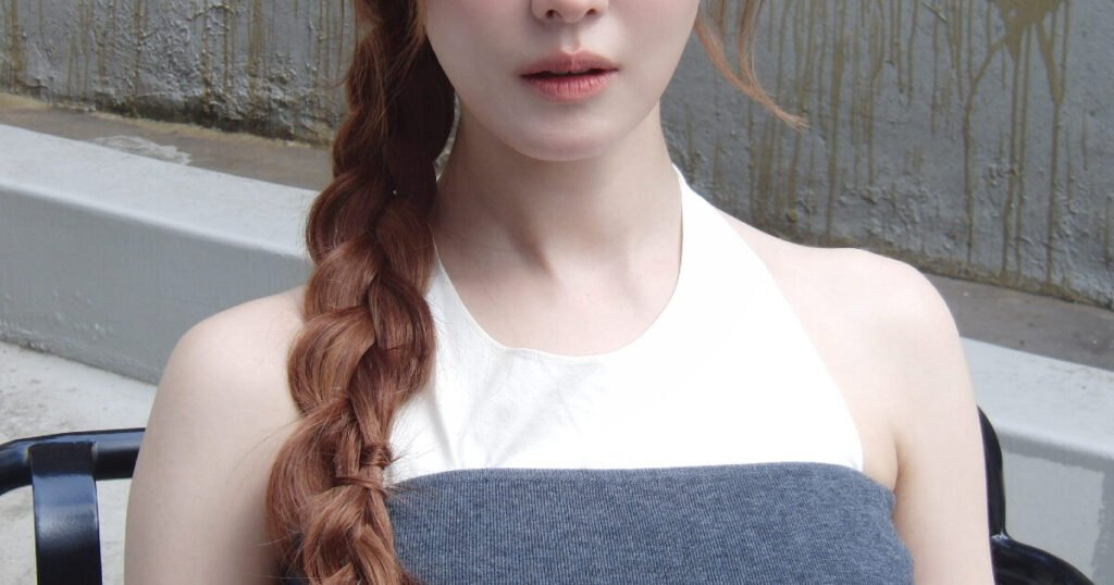 Beloved Actress Captivates With Refreshing Beauty