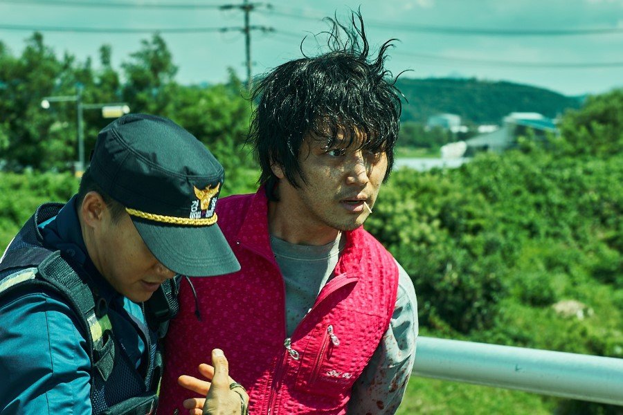Byun Yo Han Gets Abducted Right After His Release From Prison In New Film “The Journey To Gyeongju”
