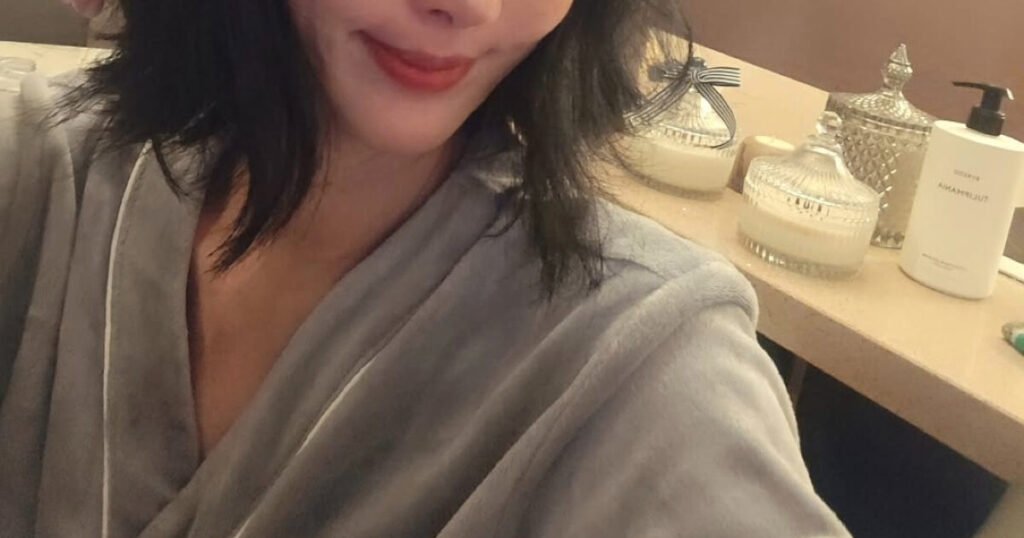 Divorced Actress Says She’s Running Out Of Money, But Shows Off Her Belongings Divorced Actress Says She's Running Out Of Money, But Shows Off Her Belongings