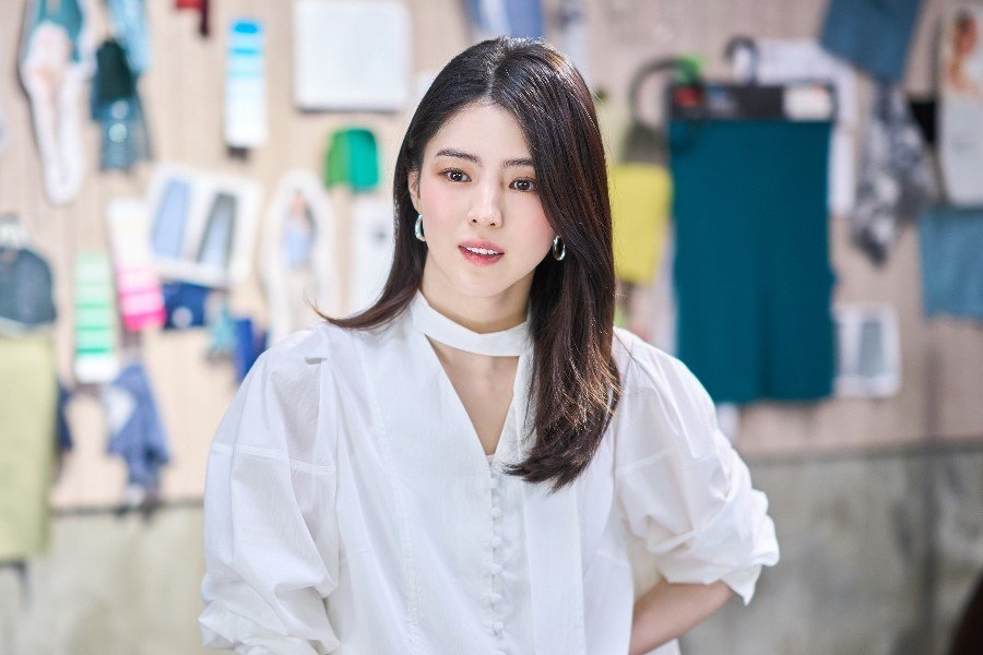 Han So Hee Is A Successful Startup CEO Struggling With Burnout In New Film “The Intern” Han So Hee Is A Successful Startup CEO Struggling With Burnout In New Film “The Intern”