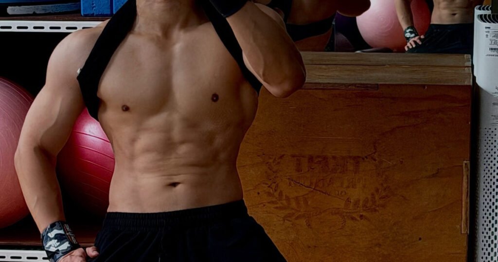 Idol-Husband Actor Shows Off Toned Muscles Idol-Husband Actor Shows Off Toned Muscles
