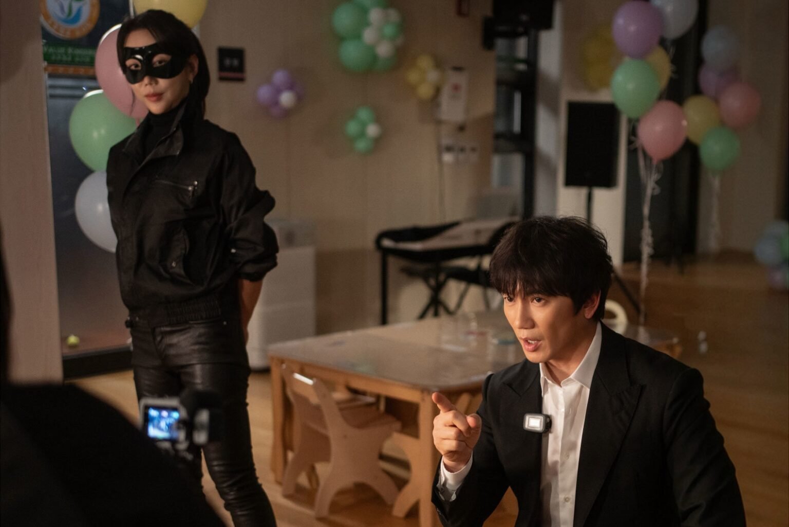 Ji Sung And His Squad Of Masked Moms Take To YouTube For Live Exposé In “The Apartment Job” Ji Sung And His Squad Of Masked Moms Take To YouTube For Live Exposé In "The Apartment Job"