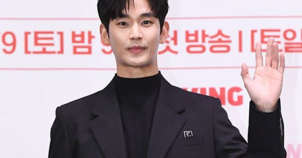 Kim Soo Hyun’s First Korean Event Post-Scandal Draws Heated Response Kim Soo Hyun's First Korean Event Post-Scandal Draws Heated Response