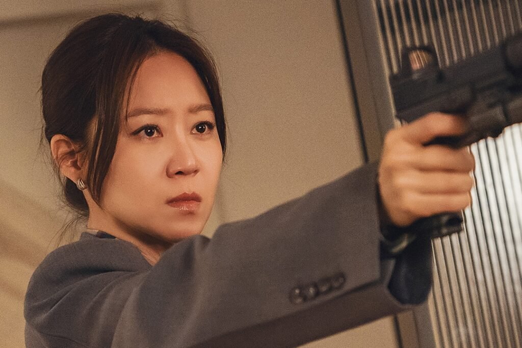 Kong Hyo Jin Goes After Person Who Threatened Her Husband Jung Jun Won In "A Bona Fide Killer"