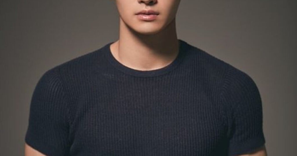 Korean Actor Signs With New Agency Just Two Months After Sudden Retirement Korean Actor Signs With New Agency Just Two Months After Sudden Retirement