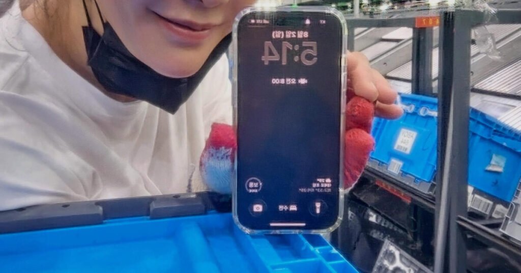 Korean Actress Shares Glimpse Of Working Graveyard Shift At Logistics Center Korean Actress Shares Glimpse Of Working Graveyard Shift At Logistics Center