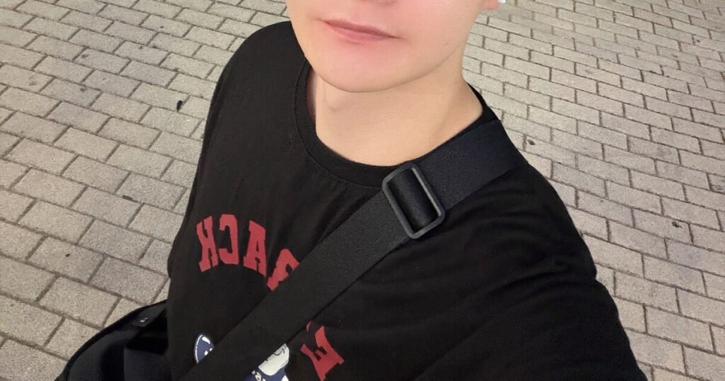 Korean Singer Goes On Blind Date While Being Single Since Birth