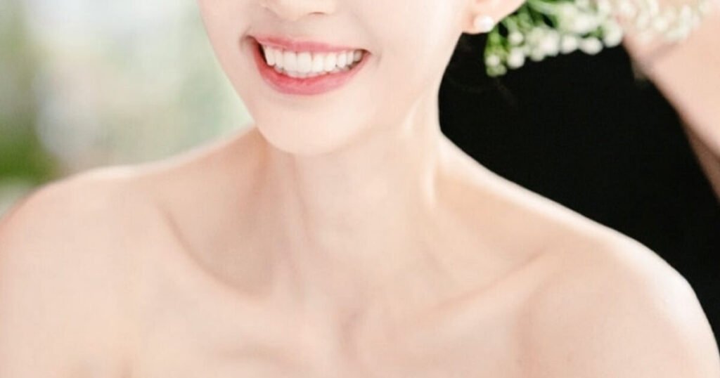 Korean Singer’s “Hidden Wife” Stuns In Wedding Photos Korean Singer's "Hidden Wife" Stuns In Wedding Photos