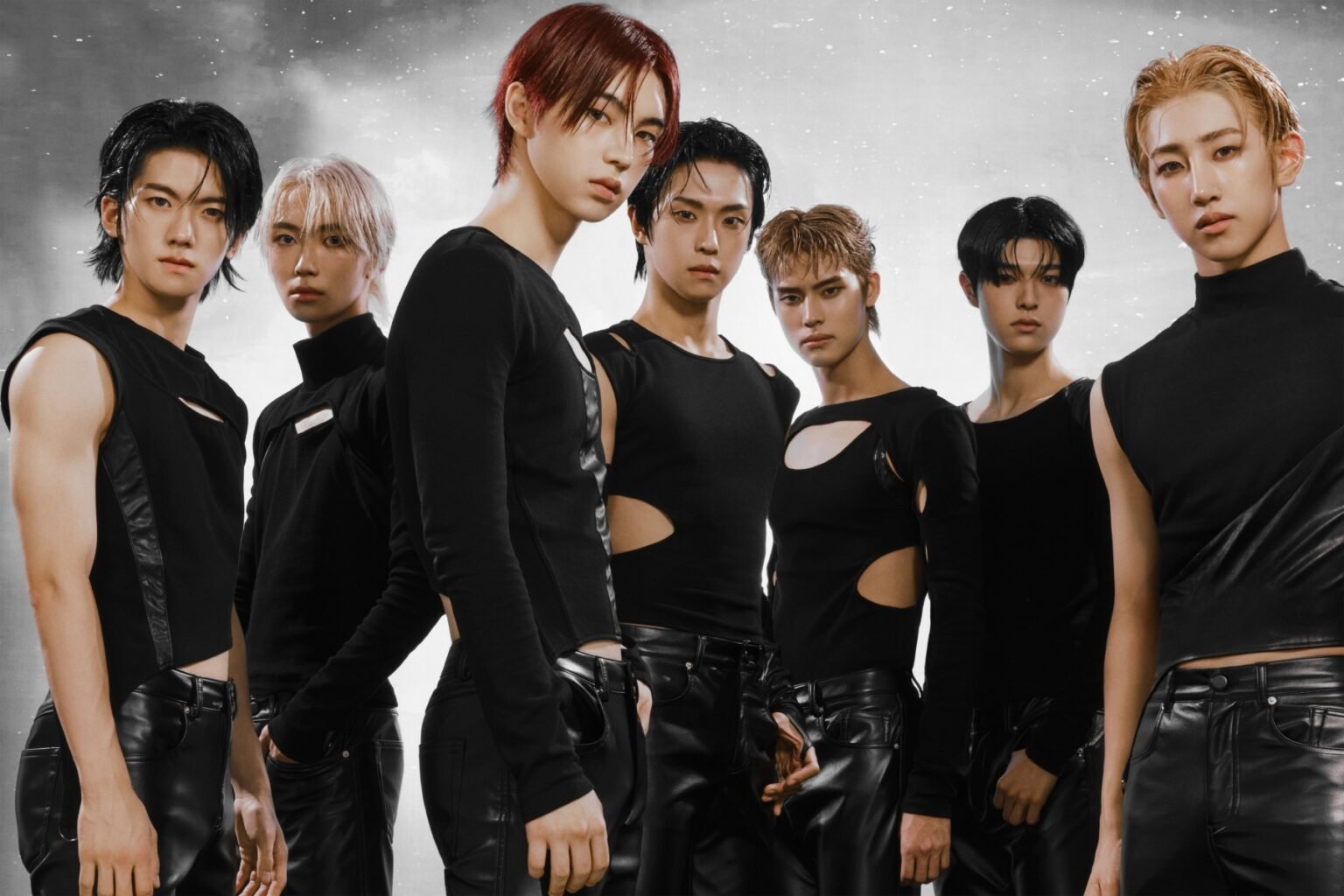 NEWBEAT Reveals 1st Glimpse Of Official Light Stick NEWBEAT Reveals 1st Glimpse Of Official Light Stick