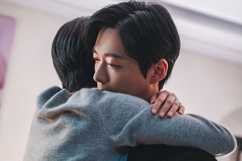 Namkoong Min And Lee Seol Share A Tearful Embrace In "The Husband"
