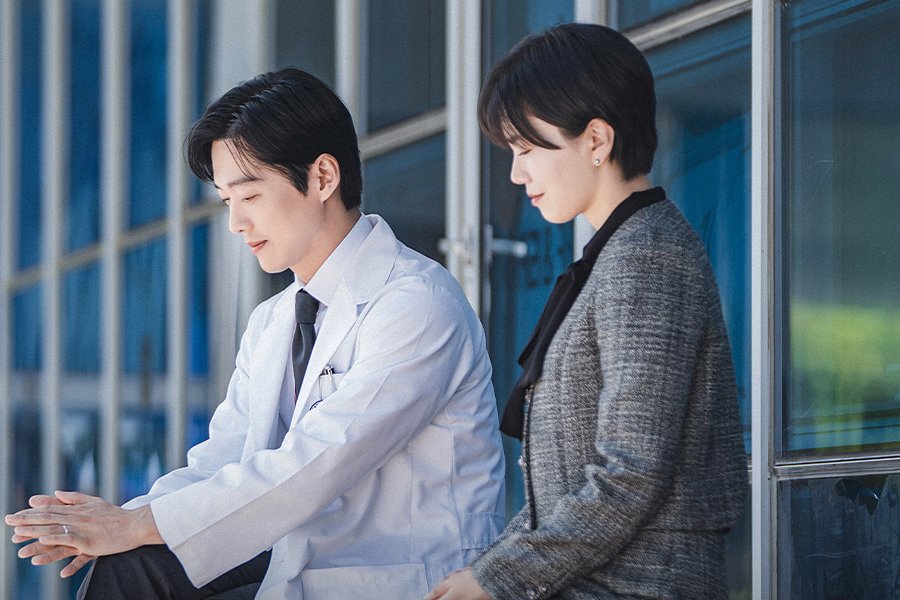 Namkoong Min Sits By Lee Seol’s Side For A Quiet Heart-To-Heart In “The Husband”