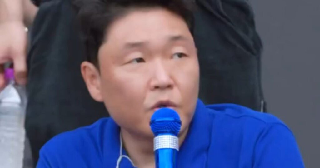 PSY Coolly Responds To Malicious Comments Criticizing “SUMMER SWAG” PSY Coolly Responds To Malicious Comments Criticizing "SUMMER SWAG"