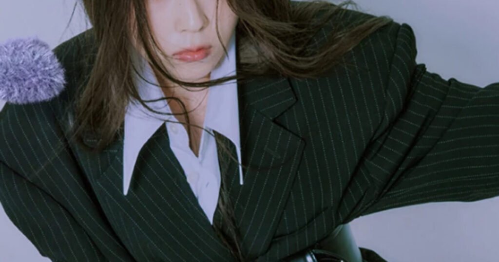Popular Female Idol Called Out For Not Using Paid Fan Subscription, Sparks Heated Debate