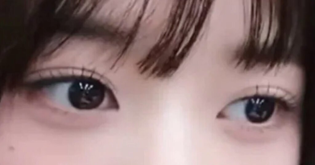Popular Female Idol’s Natural Eyes Spark Massive Response