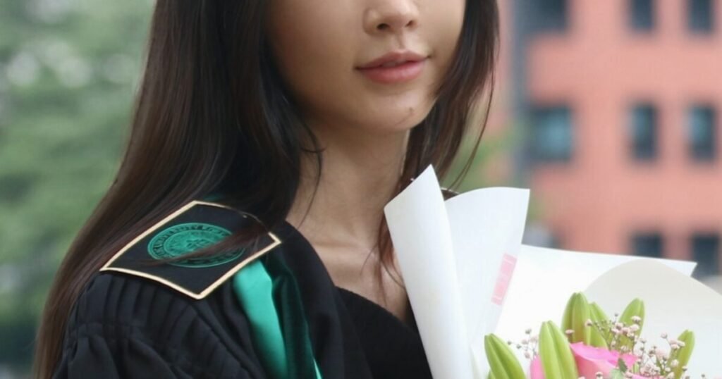 Popular Idol Graduates University A Whopping 13 Years After Enrolling
