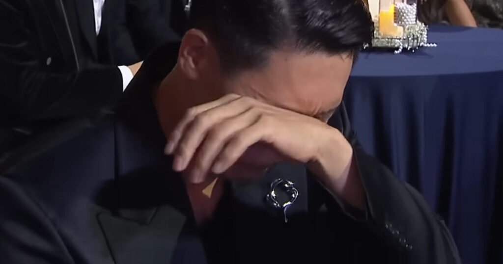Star Actor Goes Viral Worldwide For His “Straight Out of K-Drama” Reaction To Wife’s Long-Awaited “Blue Dragon” Win Star Actor Goes Viral Worldwide For His "Straight Out of K-Drama" Reaction To Wife’s Long-Awaited "Blue Dragon" Win