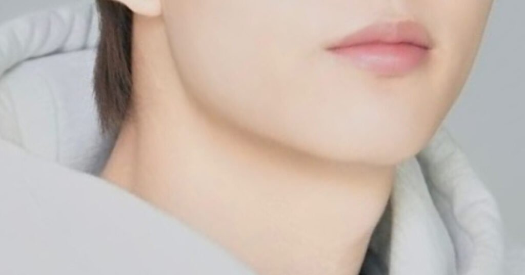 Third-Generation Acting Family’s Teenage Son Stuns With "Debut-Ready Idol Visuals"