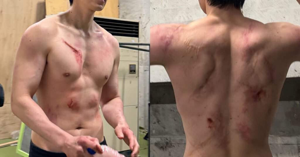 Top Korean Actor Shows Off His Bulked-Up Physique
