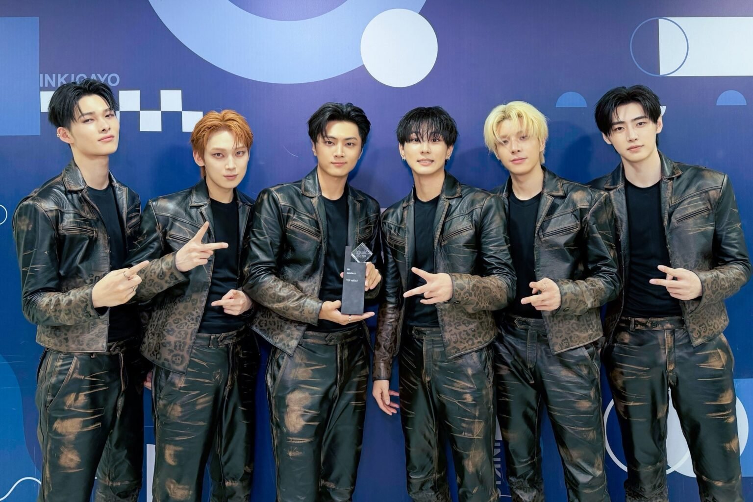 Watch: ENHYPEN Achieves Music Show Grand Slam With 5th Win For “Bloody Paradise” On “Inkigayo”; Performances By NCT 127, NEXZ, And More Watch: ENHYPEN Achieves Music Show Grand Slam With 5th Win For "Bloody Paradise" On "Inkigayo"; Performances By NCT 127, NEXZ, And More
