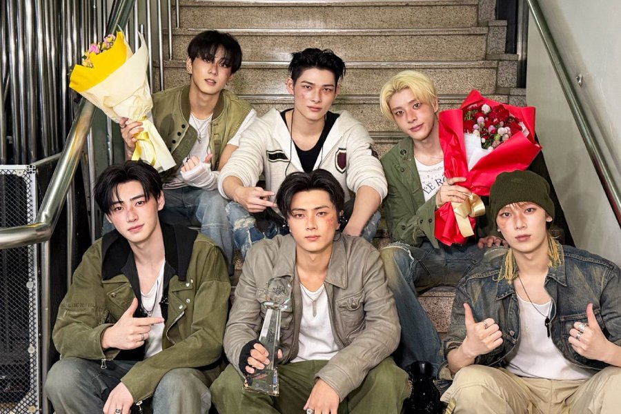 Watch: ENHYPEN Takes 3rd Win For “Bloody Paradise” On "Music Bank"; Performances By Hearts2Hearts, TUIDE, And More